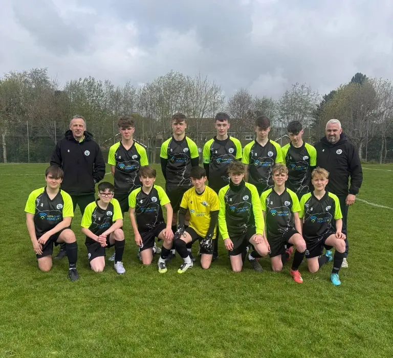 Glens United youth squad and coaches